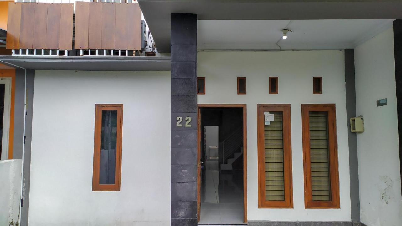 Omah Leren Mitra Reddoorz Near Gembiraloka Zoo Yogyakarta Hotel Exterior foto