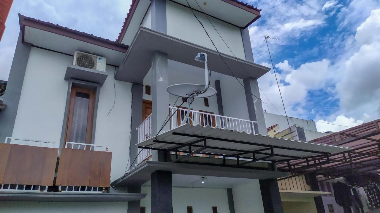 Omah Leren Mitra Reddoorz Near Gembiraloka Zoo Yogyakarta Hotel Exterior foto