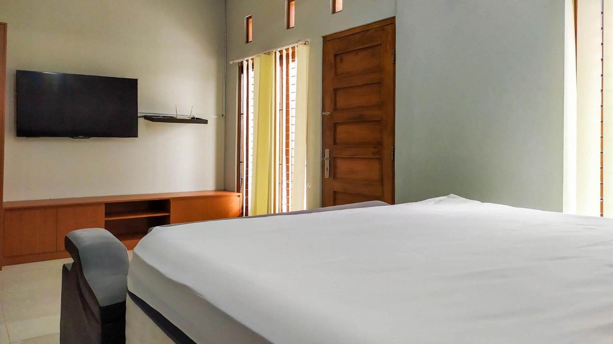 Omah Leren Mitra Reddoorz Near Gembiraloka Zoo Yogyakarta Hotel Exterior foto