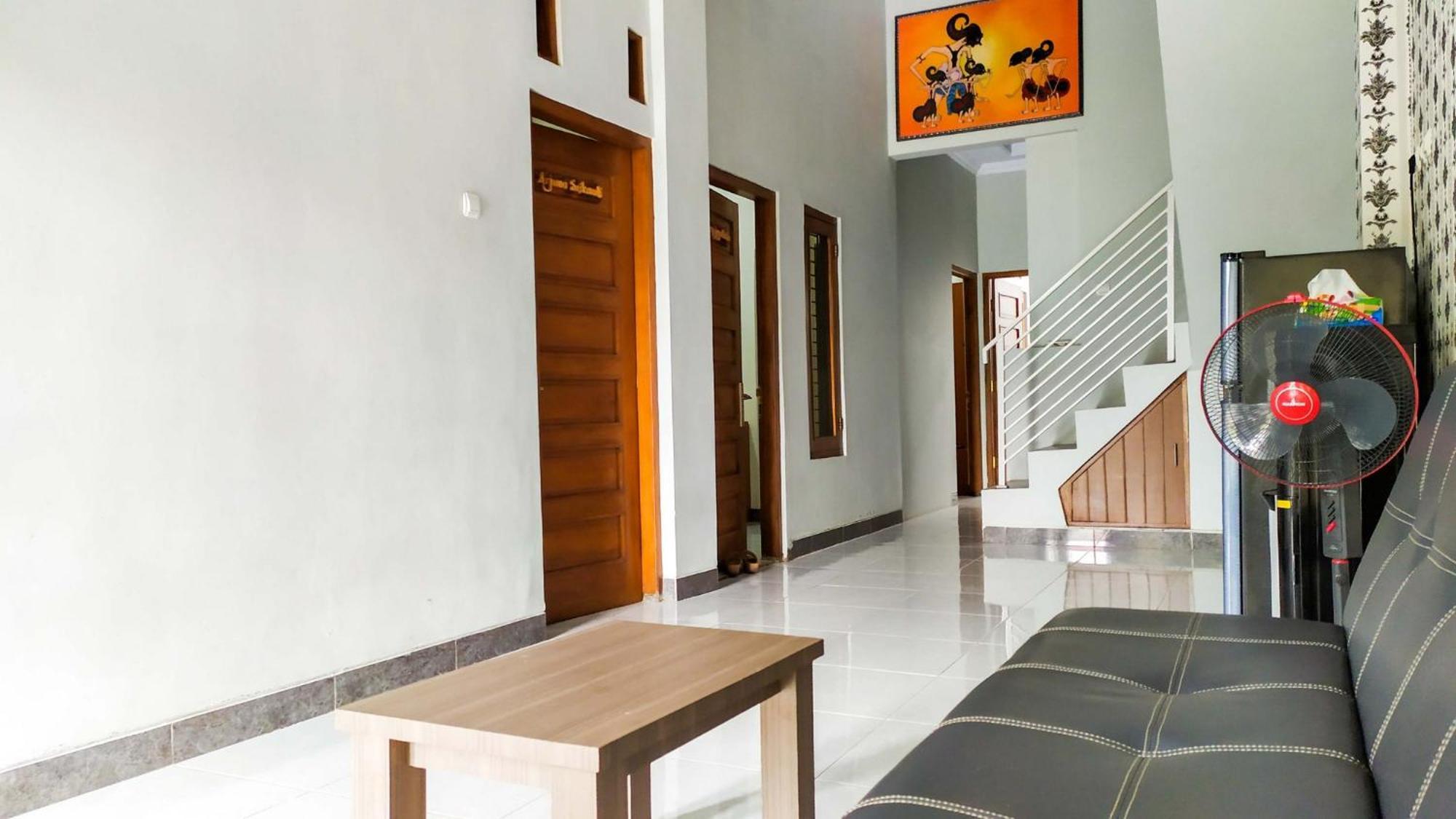 Omah Leren Mitra Reddoorz Near Gembiraloka Zoo Yogyakarta Hotel Exterior foto