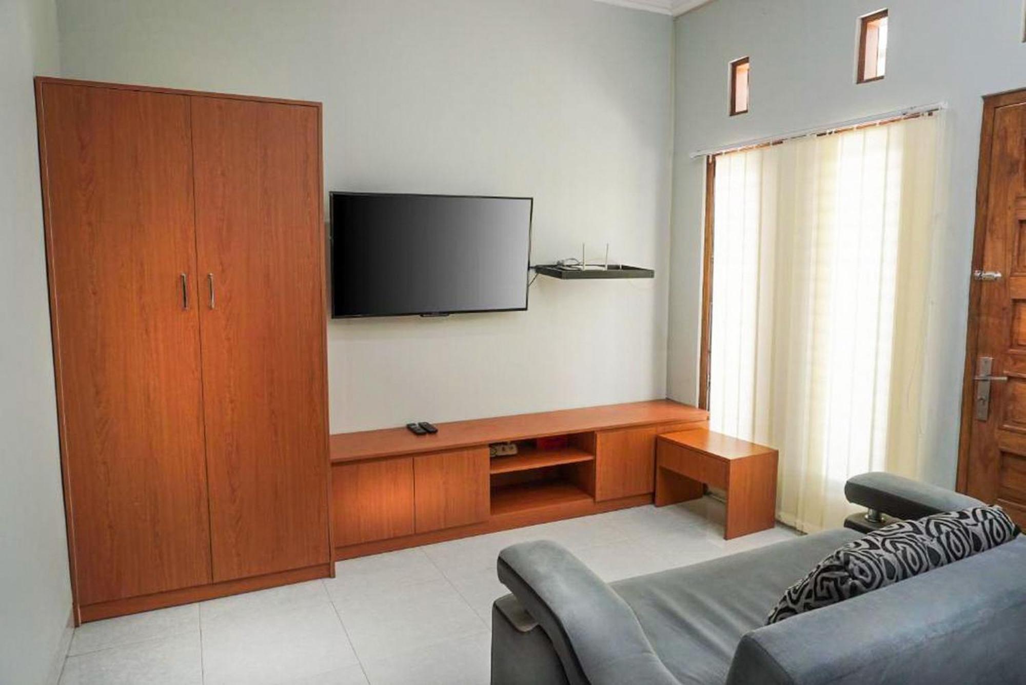 Omah Leren Mitra Reddoorz Near Gembiraloka Zoo Yogyakarta Hotel Exterior foto